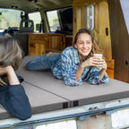 Matelas de camping en mousse à mémoire de forme Costway avec fond antidérapant, sac de voyage pour le couchage en extérieur, gris/bleu