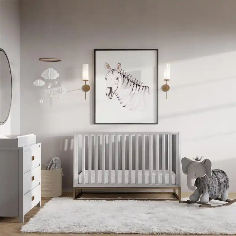 Lit de bébé convertible 3-en-1 gris avec base en métal doré, simple