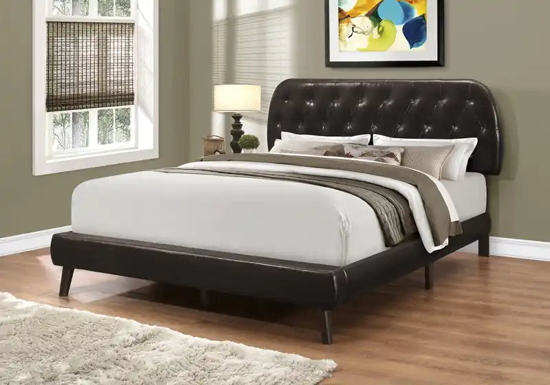 Lit Queen Size Aspect Cuir Marron Avec Pieds En Bois