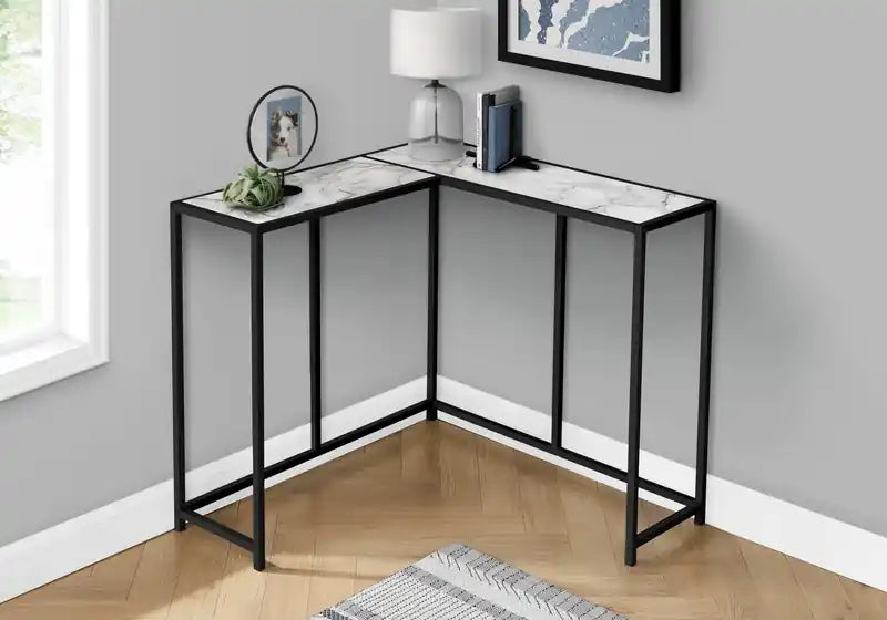 Console noire effet marbre blanc