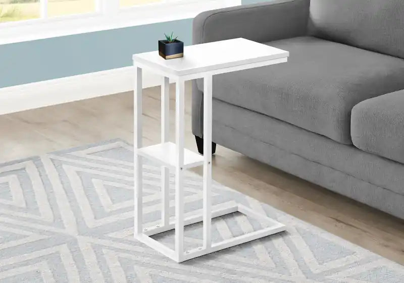 Table d'appoint en métal blanc
